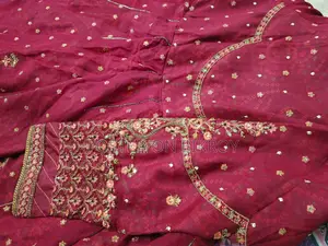 ব্র্যান্ড নিউ মেরুন পাকিস্তানি গাউন (ট্যাগসহ)