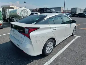 Toyota Prius S Pearl 4 Point 2020