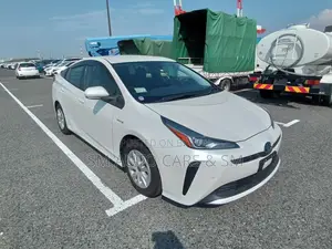 Toyota Prius S Pearl 4 Point 2020