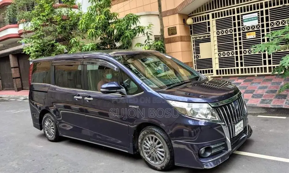 Toyota Esquire GI Hybrid 2015
