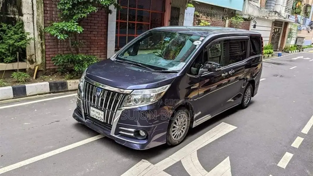 Toyota Esquire GI Hybrid 2015