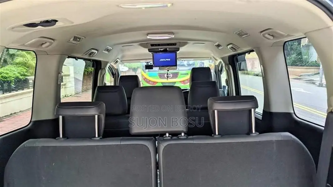 Toyota Esquire GI Hybrid 2015