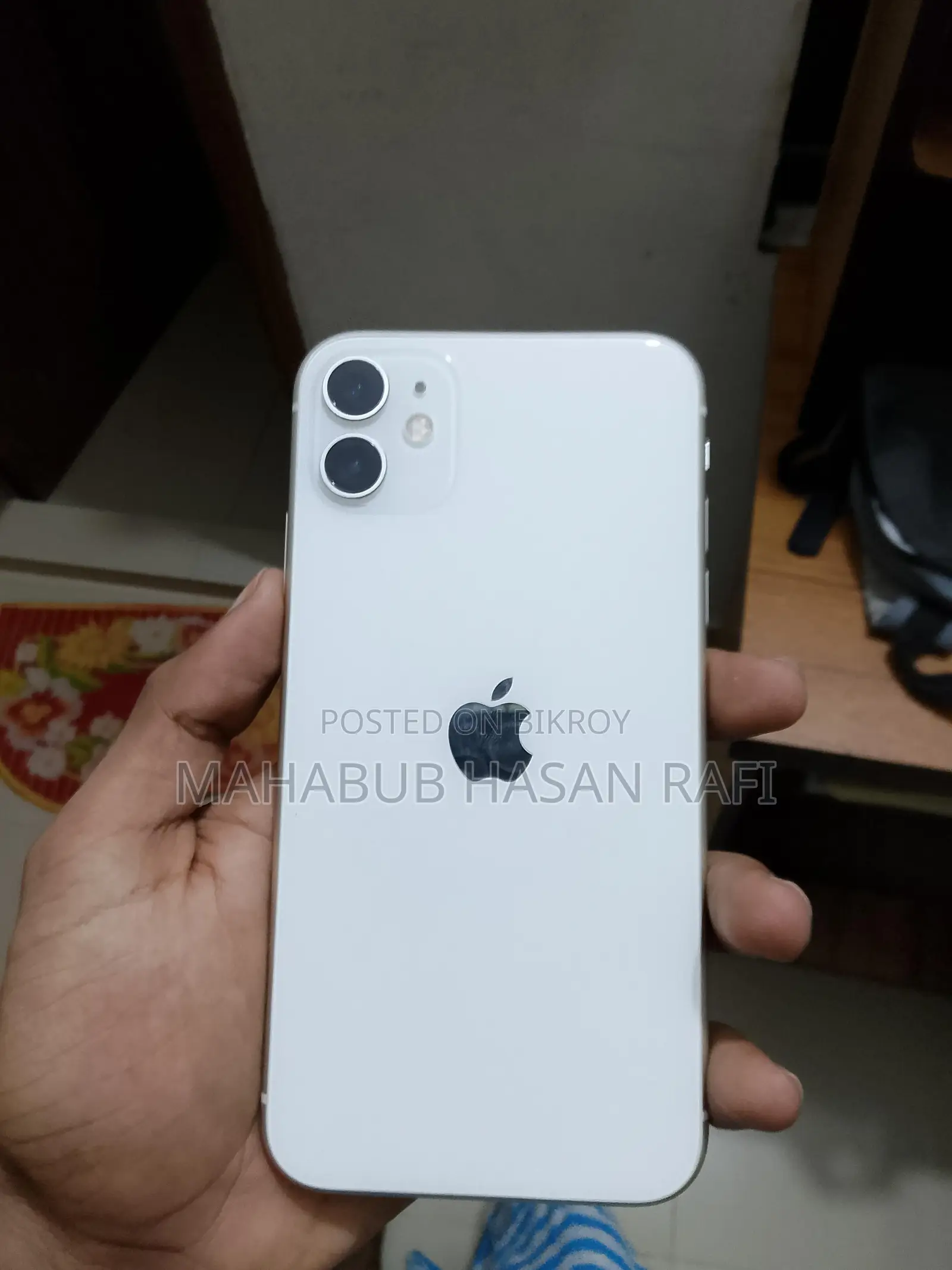 Apple iPhone 11 . (Used)