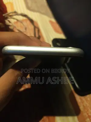 Apple iPhone XR (Used)