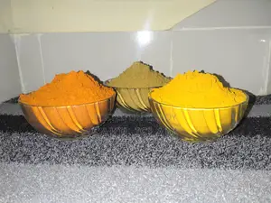 হলুদ, মরিচ,ধনা, জিরা এবং মসলার গুড়া নিজে ভাঙ্গানো হয়
