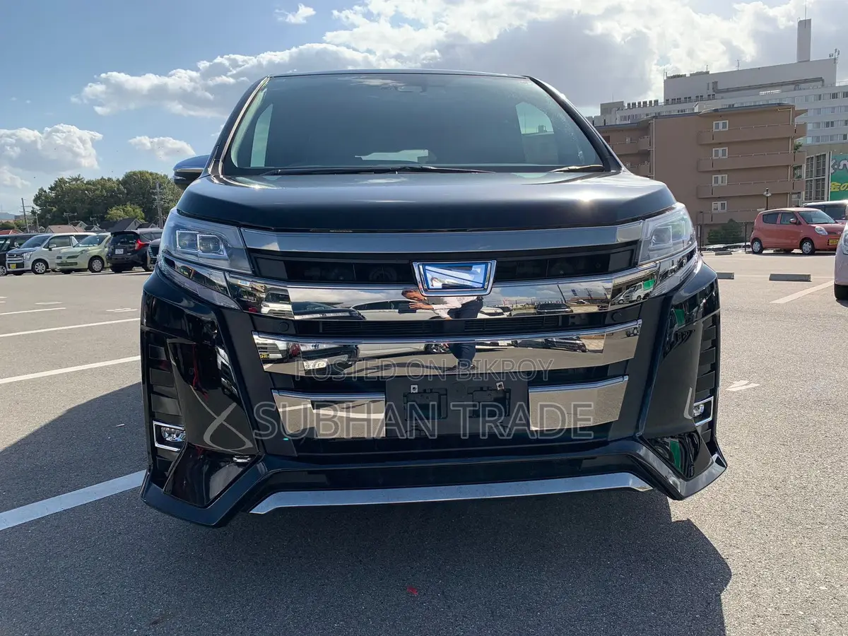 Toyota Noah SI WXB III HYBRID 2021