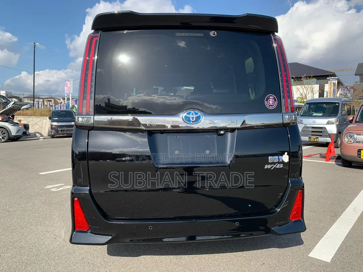 Toyota Noah SI WXB III HYBRID 2021