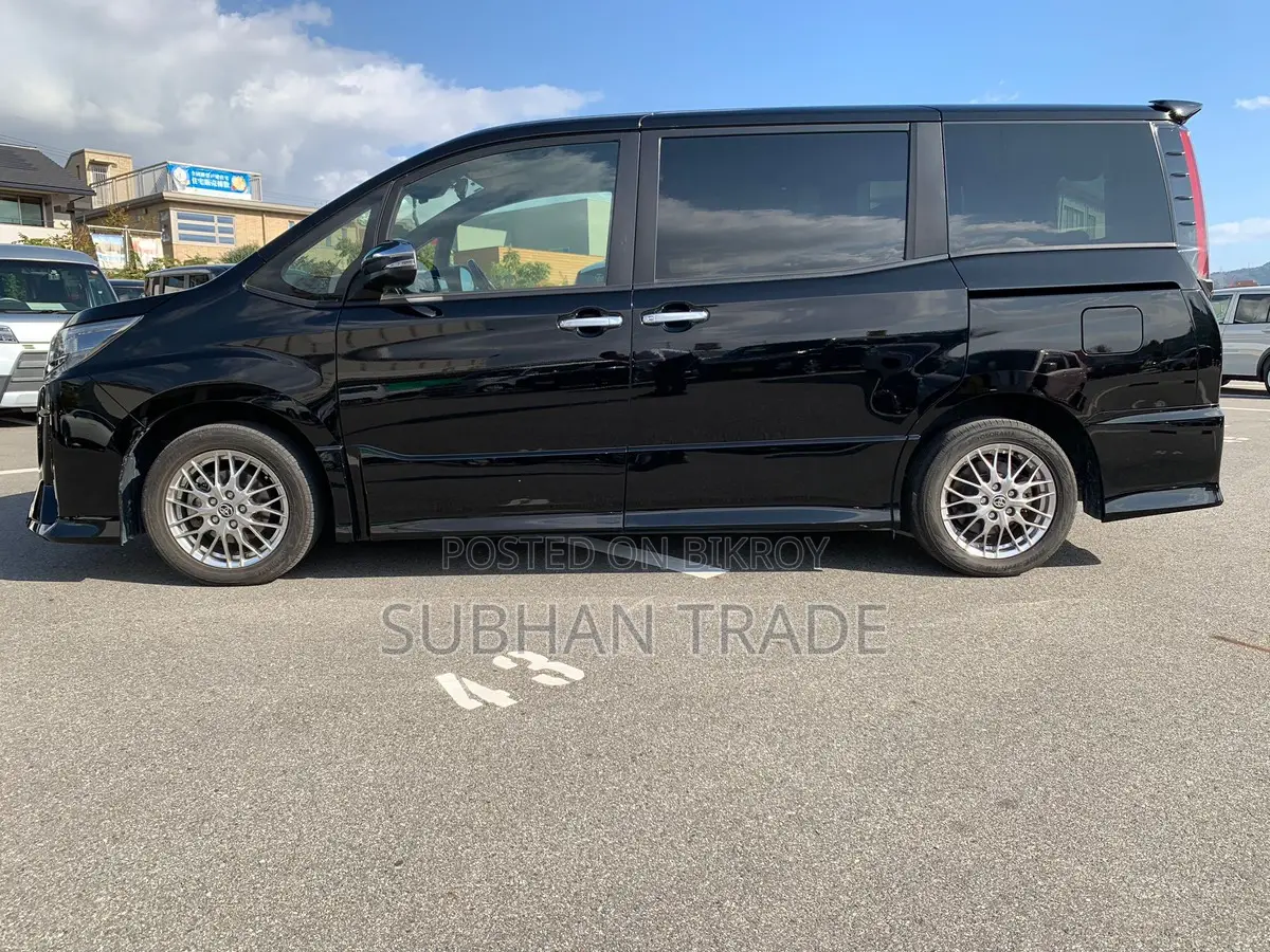 Toyota Noah SI WXB III HYBRID 2021