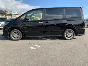 Toyota Noah SI WXB III HYBRID 2021