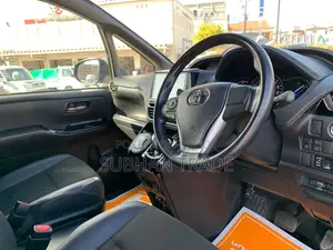 Toyota Noah SI WXB III HYBRID 2021