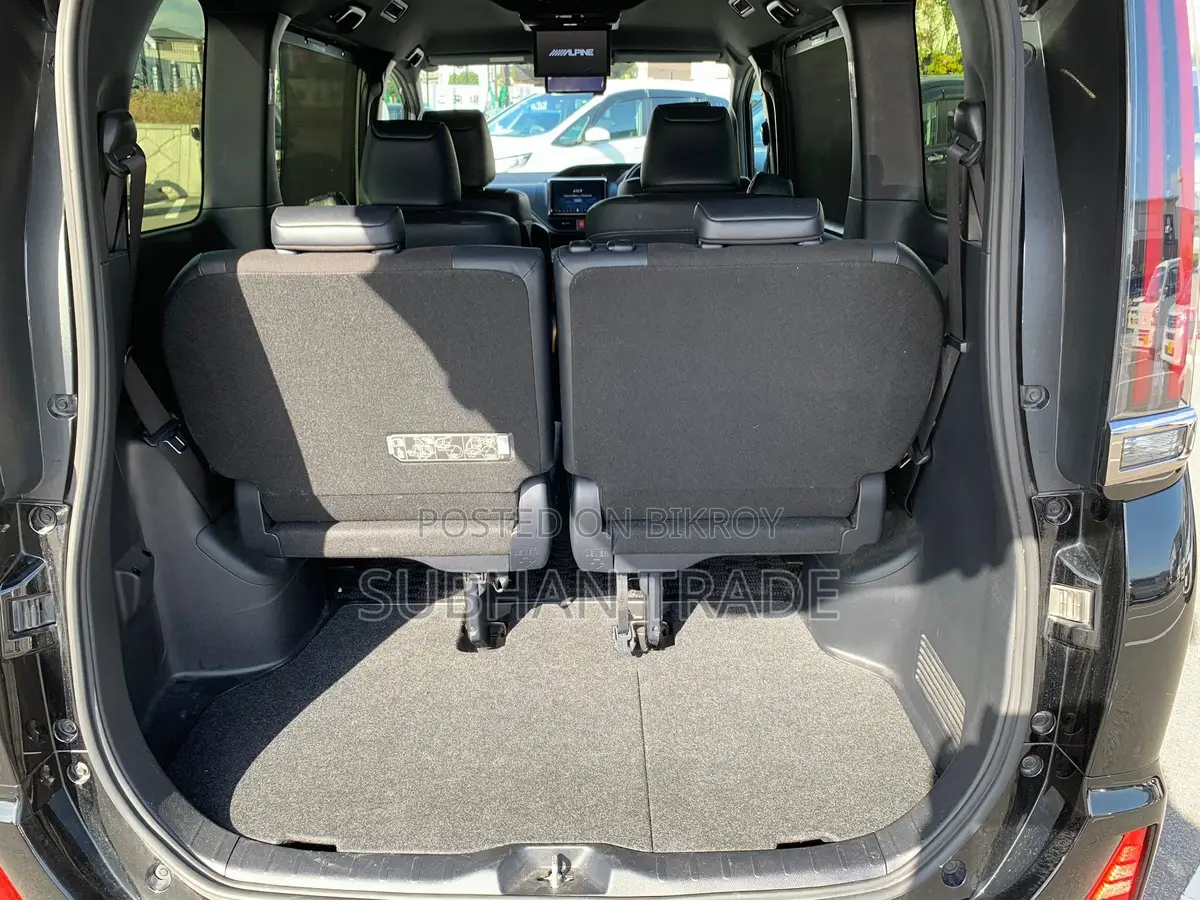 Toyota Noah SI WXB III HYBRID 2021