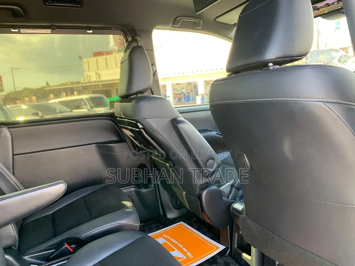 Toyota Noah SI WXB III HYBRID 2021