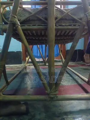 বেতের তৈরি দোলনা