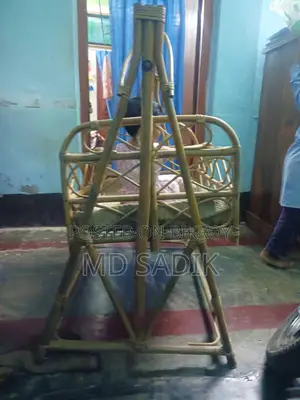 বেতের তৈরি দোলনা