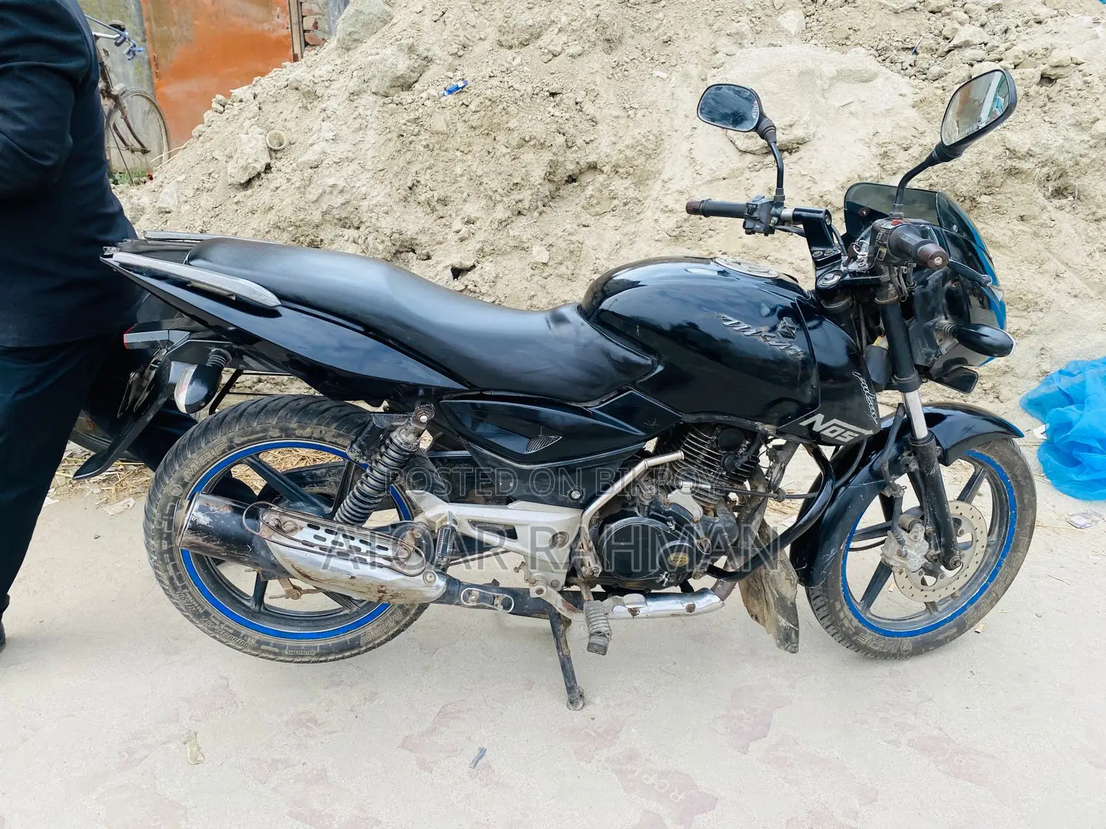 Bajaj Pulsar 150 . 2016