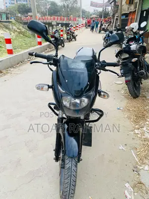 Bajaj Pulsar 150 . 2016