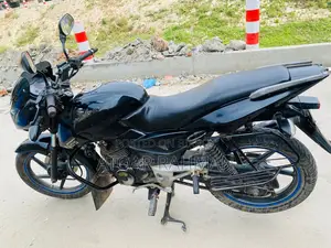 Bajaj Pulsar 150 . 2016
