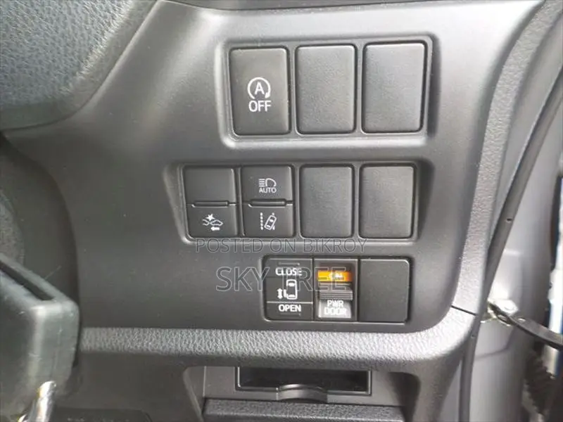 Toyota Noah x p a c k g e 2021