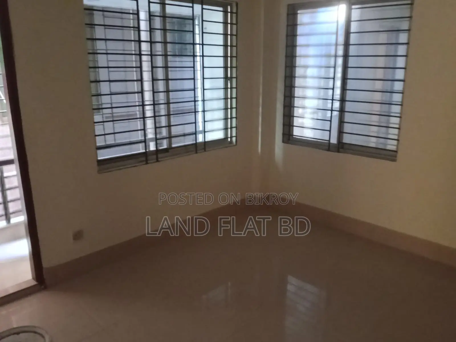 TITAS GAS, SOUTH FACING @ USED FLAT SALE @ 1350 SFT