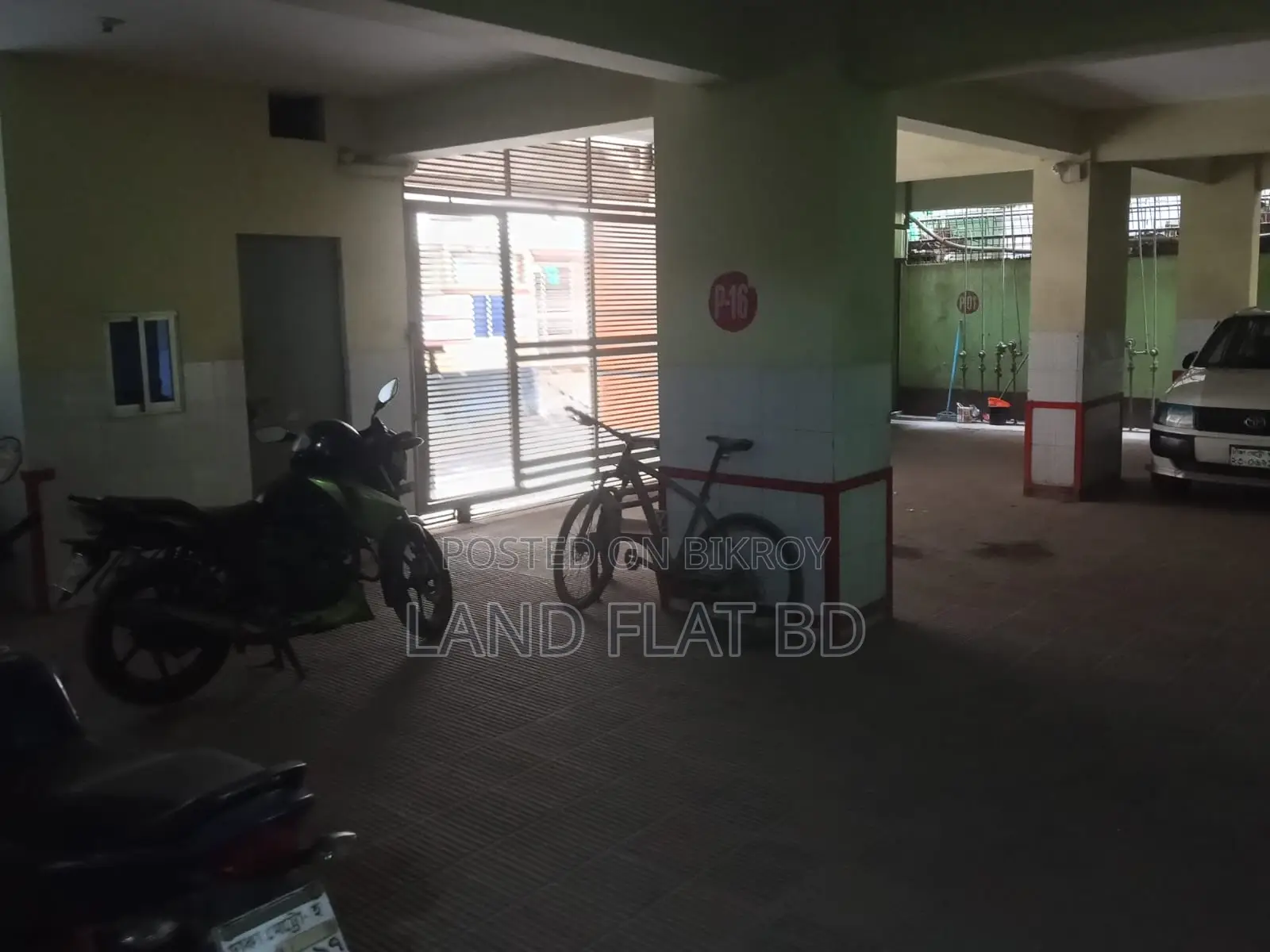 TITAS GAS, SOUTH FACING @ USED FLAT SALE @ 1350 SFT