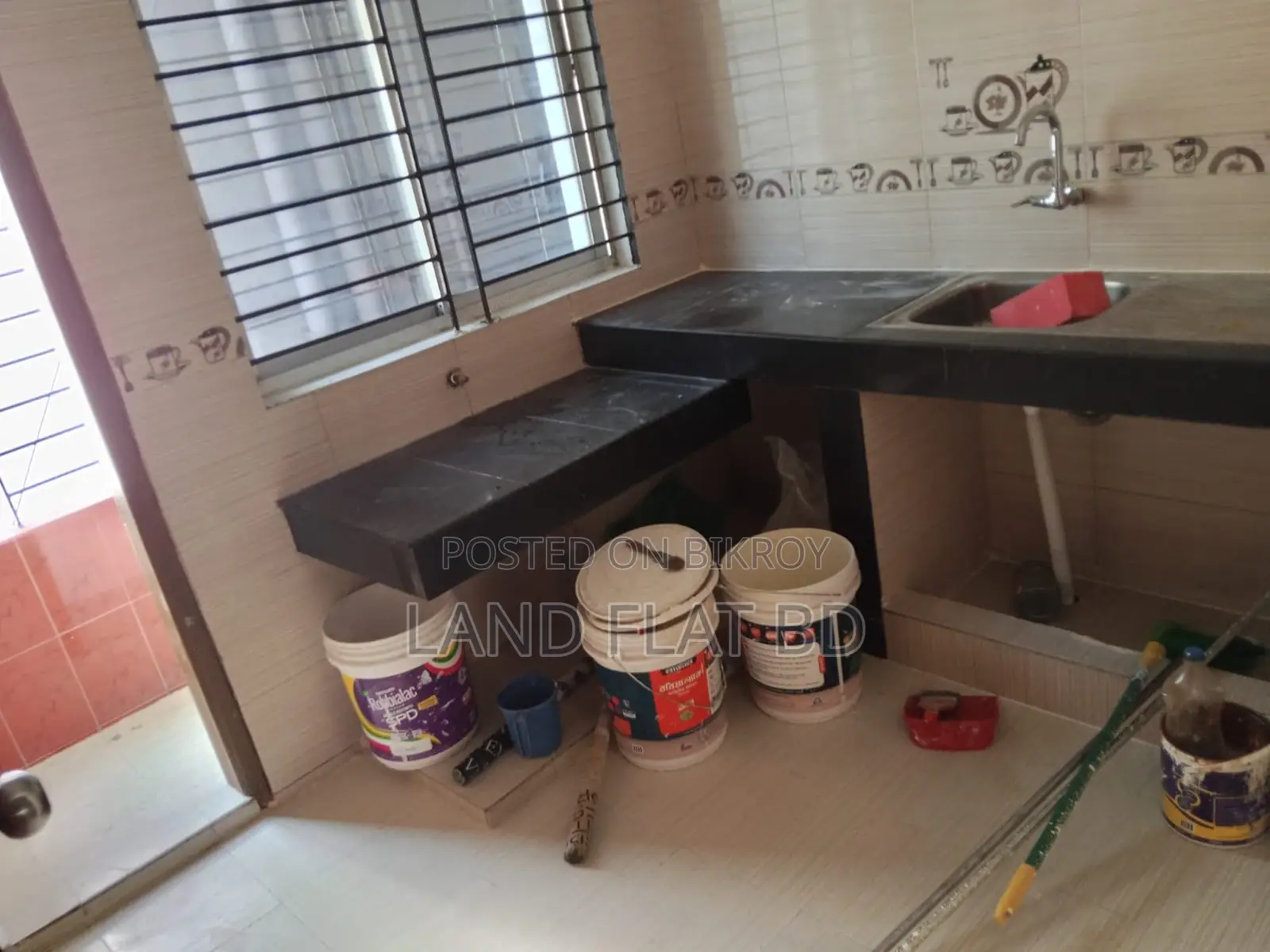 TITAS GAS, SOUTH FACING @ USED FLAT SALE @ 1350 SFT