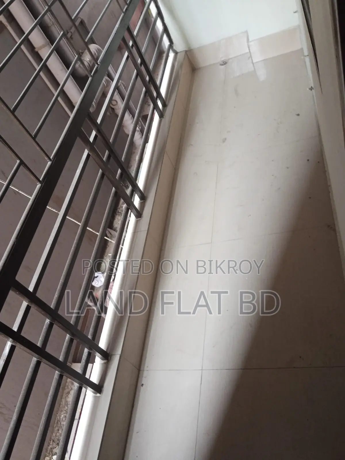 TITAS GAS, SOUTH FACING @ USED FLAT SALE @ 1350 SFT