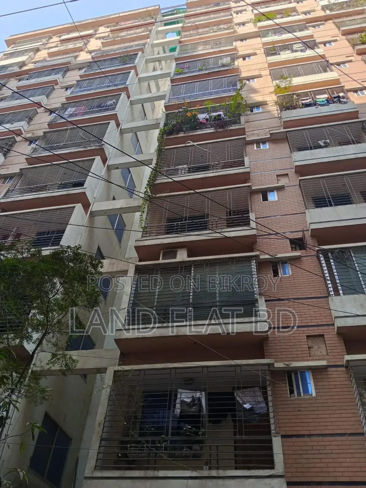 TITAS GAS, SOUTH FACING @ USED FLAT SALE @ 1350 SFT