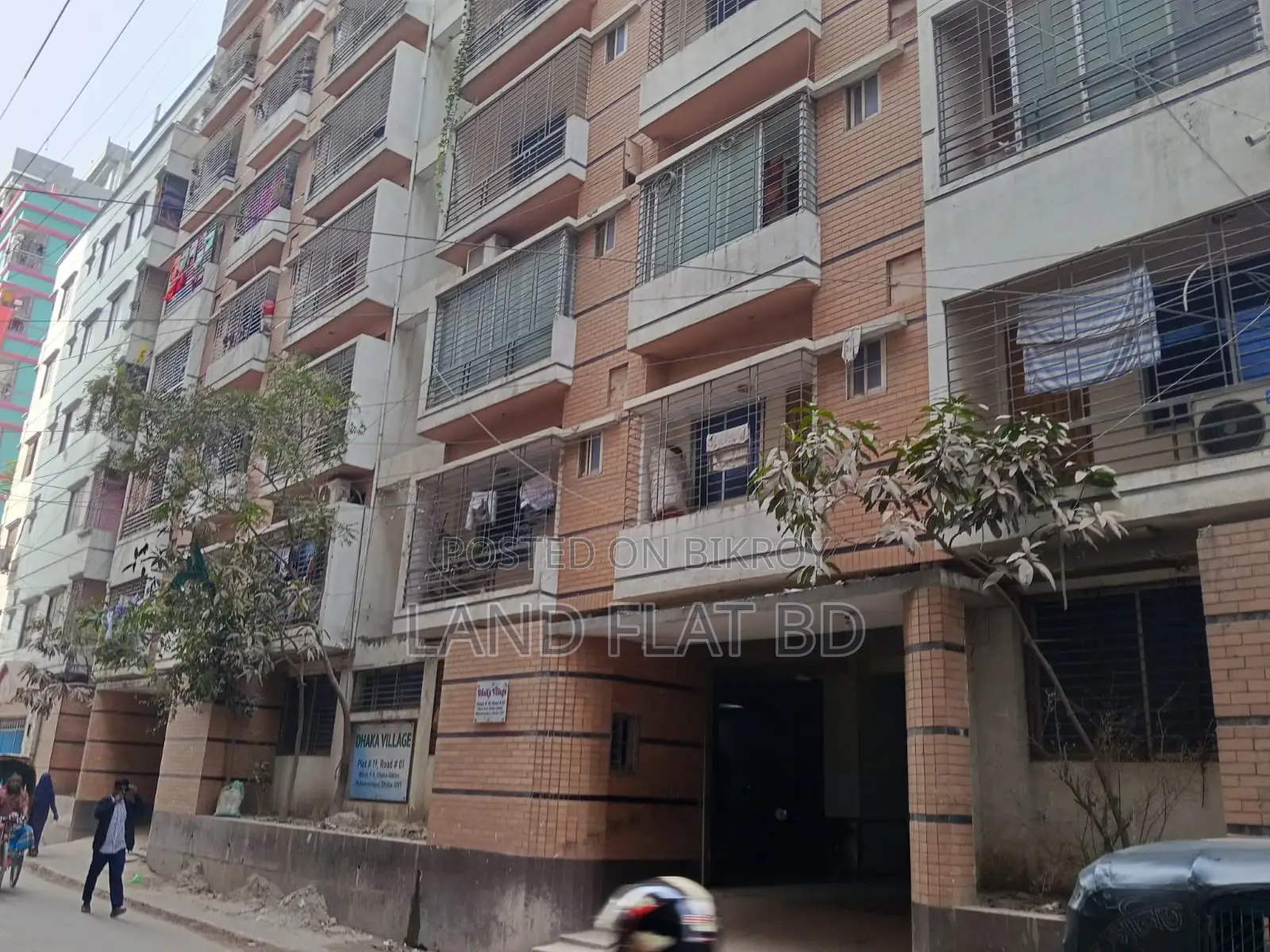 TITAS GAS, SOUTH FACING @ USED FLAT SALE @ 1350 SFT