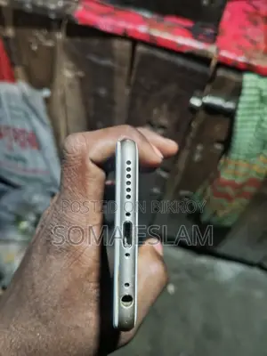 Apple iPhone 6 . (Used)
