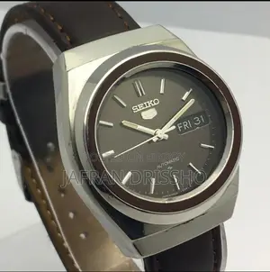 Seiko 5 Oval