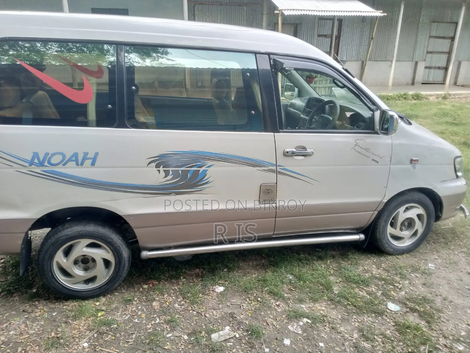 Toyota Noah 2001