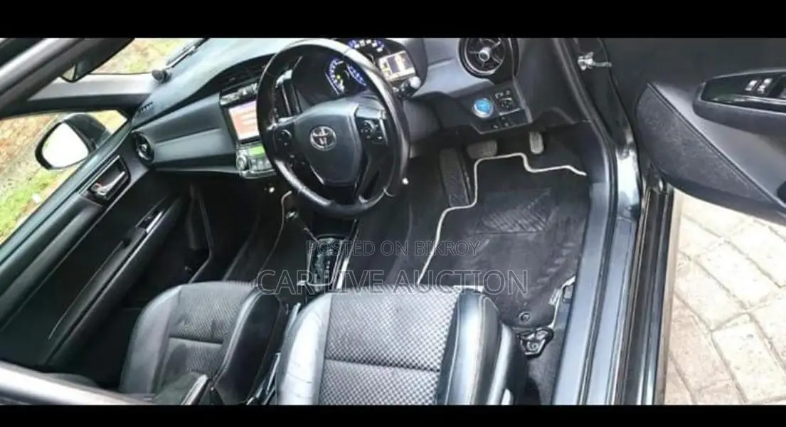 Toyota Fielder HYBRID WXB 2015