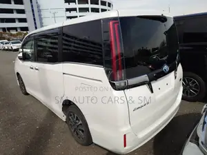 Toyota Esquire Hybrid Gi Premium 2021