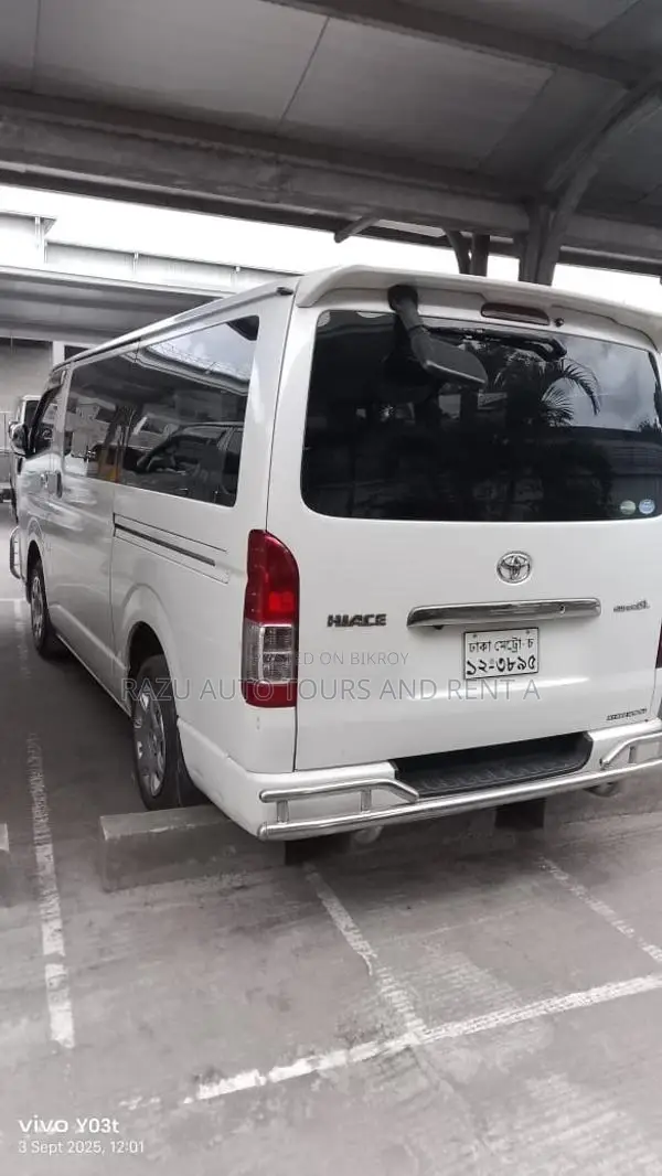 Hiace Micro For Rent (11 Seats)