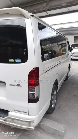 Hiace Micro For Rent (11 Seats)