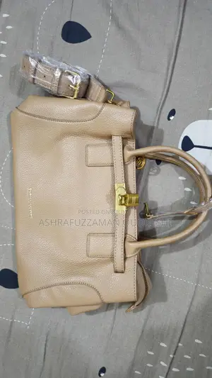 Woman's Shoulder/Hand Bag