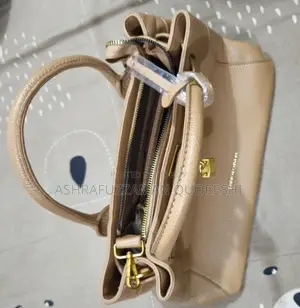 Woman's Shoulder/Hand Bag