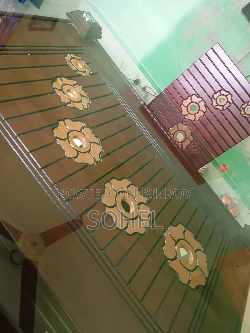 ডায়নিং টেবিল ও চার টা চেয়ার