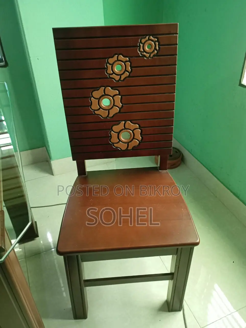 ডায়নিং টেবিল ও চার টা চেয়ার