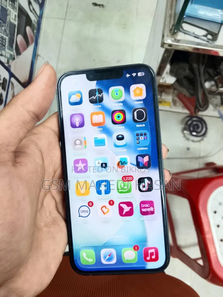 Apple iPhone 13 (Used)