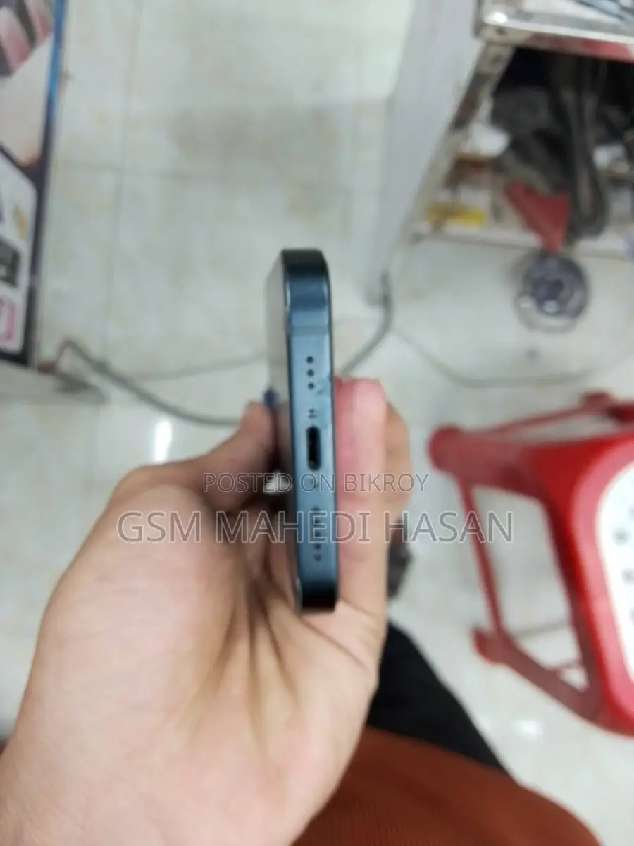 Apple iPhone 13 (Used)