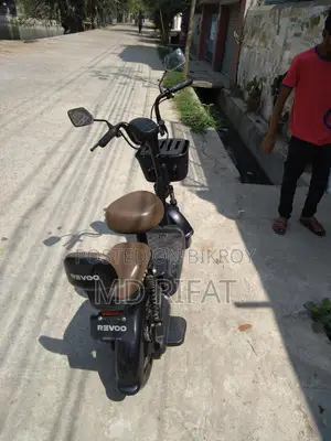 Revoo E Bike 2025