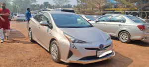 Toyota Prius S Safety 2015