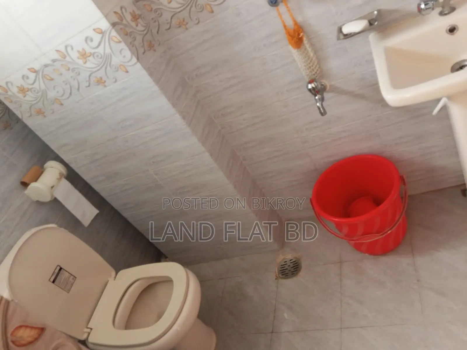 READY FLAT SALE 7TH FLOOR @ 1050 SFT 6 MONTH USED.
