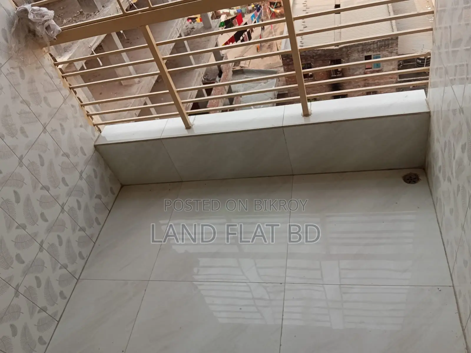 READY FLAT SALE 7TH FLOOR @ 1050 SFT 6 MONTH USED.
