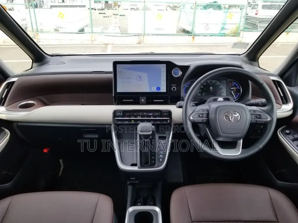 Toyota Noah Z PKG NEW SHAPE 2022