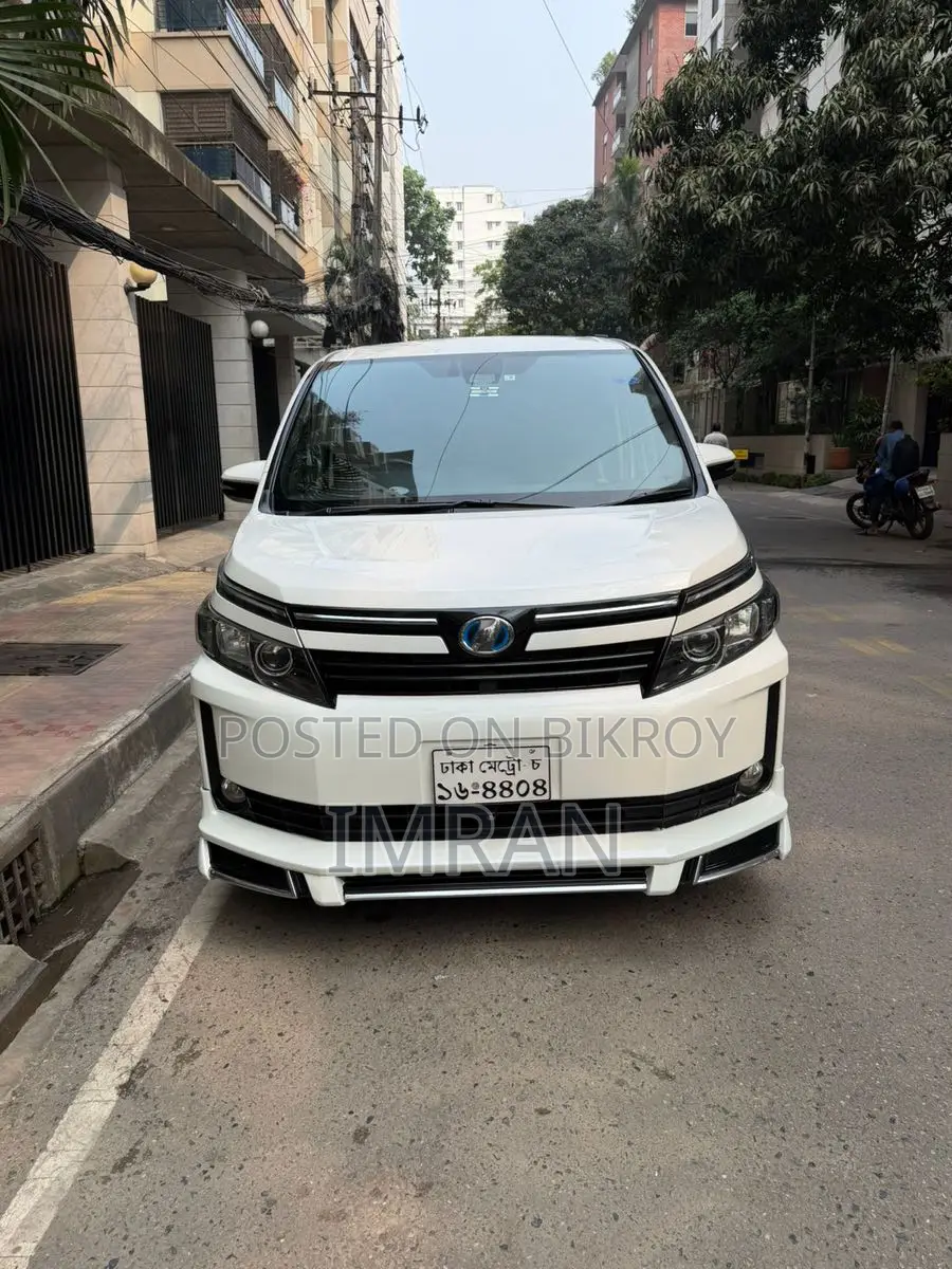 Toyota Voxy 2017