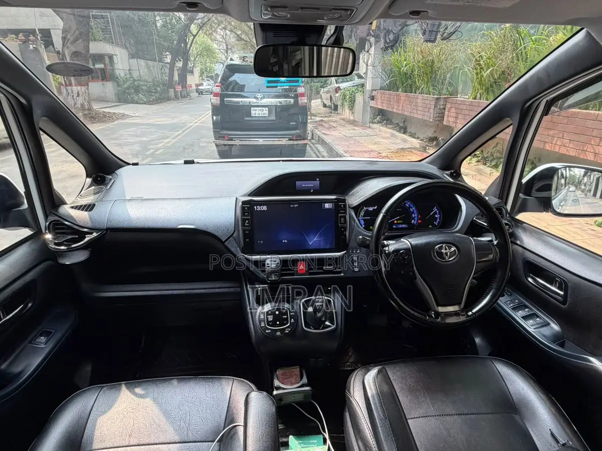 Toyota Voxy 2017