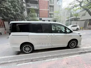 Toyota Voxy 2017