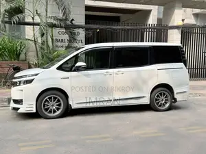 Toyota Voxy 2017